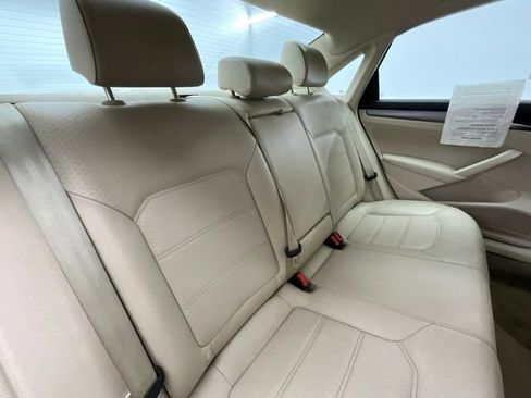 Used 2015 Volkswagen Passat 1.8T SE FWD image 13