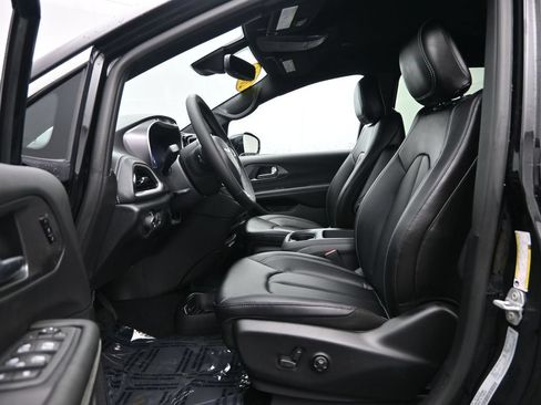 New 2026 Chrysler Pacifica Select FWD image 21