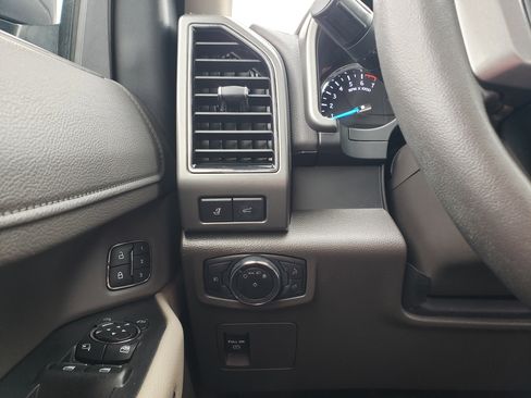 Used 2021 Ford Expedition XLT image 15