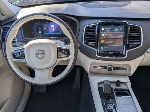 Used 2023 Volvo XC90 B6 Plus image 15