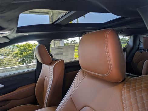 New 2026 Chrysler Pacifica Pinnacle image 21