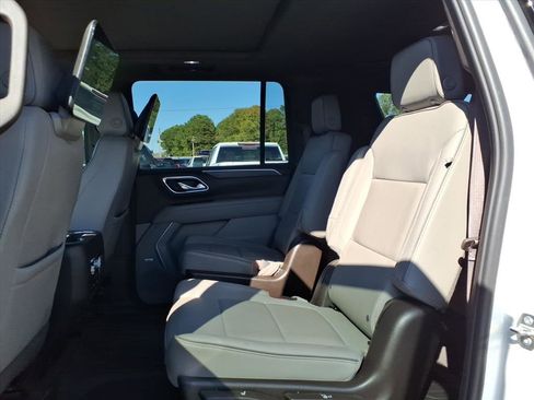 Used 2023 GMC Yukon XL SLT w/ SLT Premium Package image 23