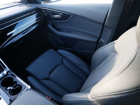 Certified 2025 Audi Q8 Prestige w/ Prestige Package image 11