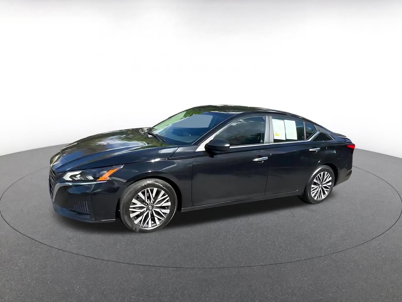Used 2025 Nissan Altima 2.5 SV FWD image 7