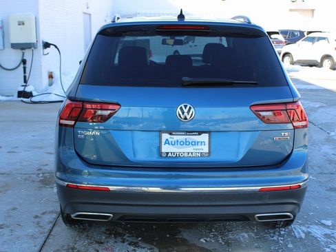 Used 2018 Volkswagen Tiguan SE w/ Panoramic Sunroof Package image 4