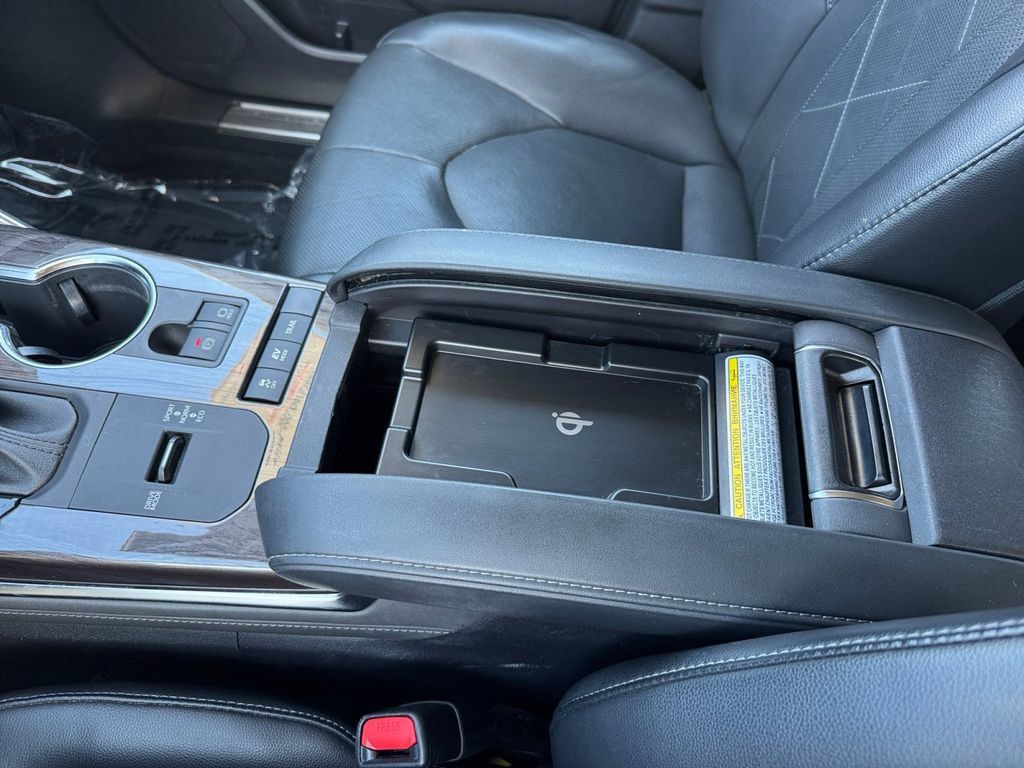Certified 2022 Toyota Highlander Platinum AWD/4WD image 28
