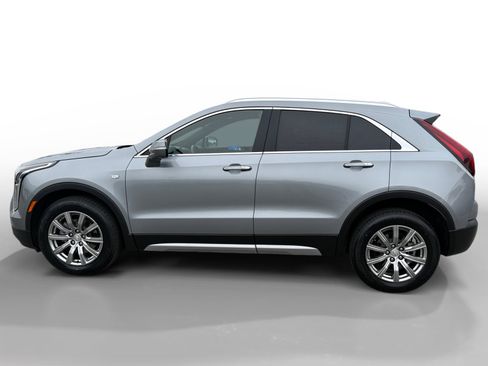 Used 2023 Cadillac XT4 Premium Luxury image 2