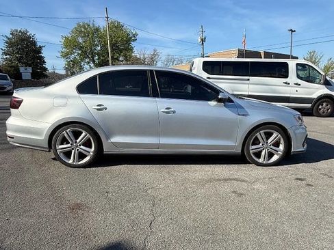 Used 2016 Volkswagen Jetta GLI SE image 4