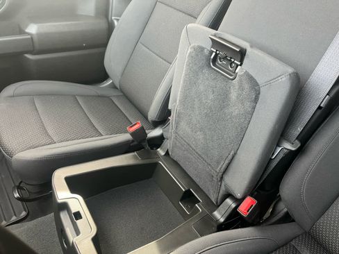 Used 2024 Chevrolet Silverado 2500 Custom image 30