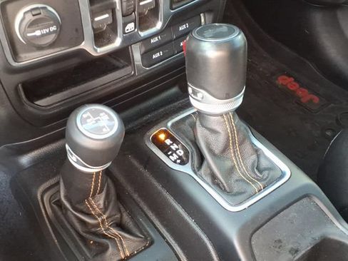 Used 2021 Jeep Wrangler Unlimited Sahara AWD/4WD image 12