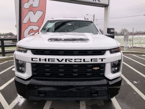 Used 2020 Chevrolet Silverado 2500 Custom w/ Custom Value Package image 8