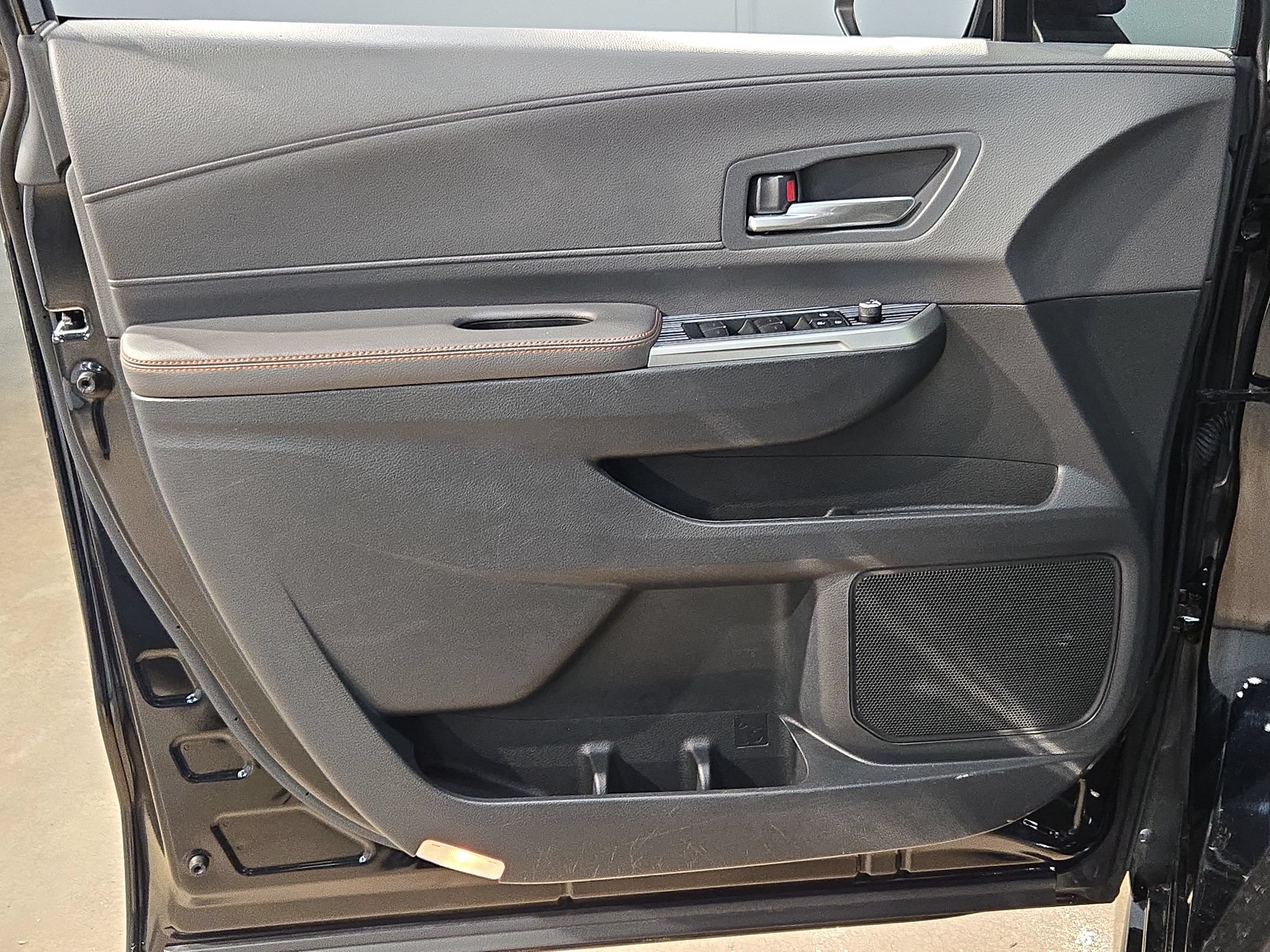 Used 2021 Toyota Sienna XSE FWD image 20