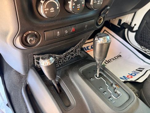 Used 2014 Jeep Wrangler Unlimited Sahara w/ Connectivity Group AWD/4WD image 30