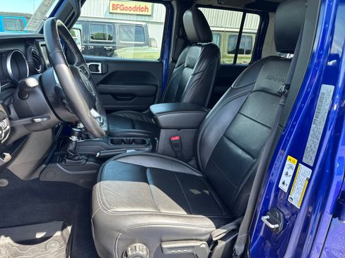 Used 2018 Jeep Wrangler Unlimited Sahara AWD/4WD image 9