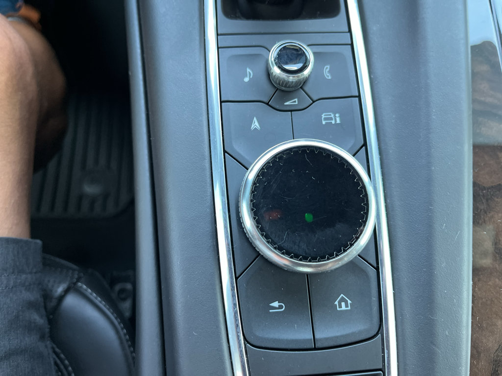 Used 2021 Cadillac Escalade Sport Platinum w/ LPO, ONYX Package AWD/4WD image 28
