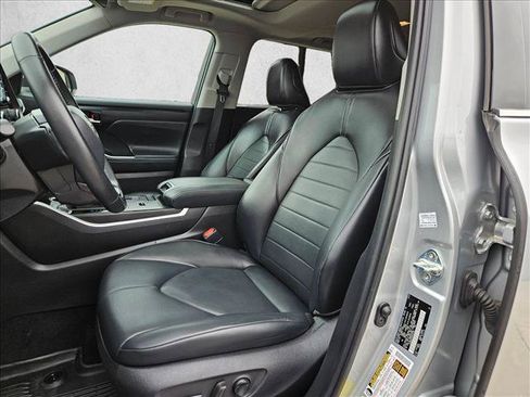 Used 2022 Toyota Highlander XLE AWD/4WD image 15