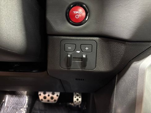 Used 2025 Toyota Tundra Platinum AWD/4WD image 42