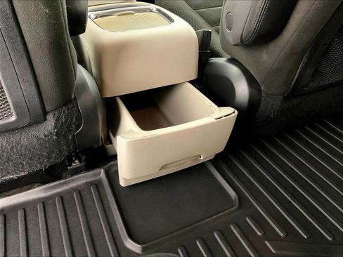 Used 2015 Dodge Grand Caravan SXT FWD image 10