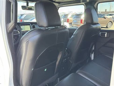 Used 2022 Jeep Wrangler Unlimited Sahara image 19