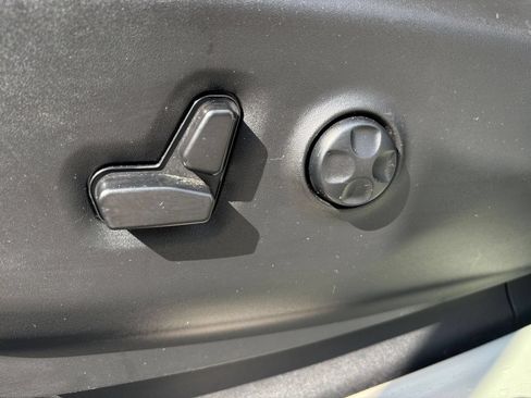 Used 2024 Chrysler Voyager LX FWD image 22