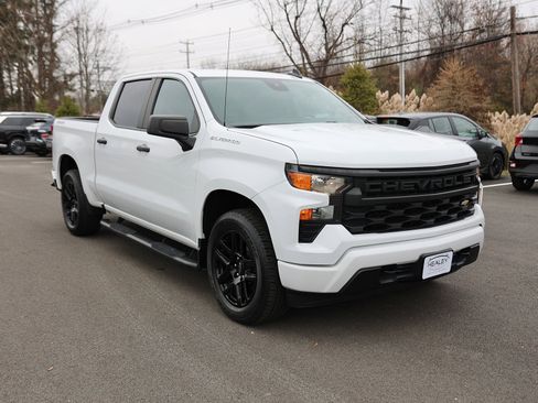 Used 2023 Chevrolet Silverado 1500 Custom image 1