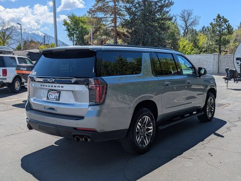 Used 2025 Chevrolet Suburban Z71 AWD/4WD image 3