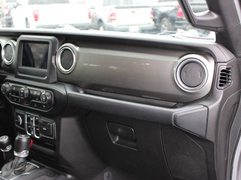 Used 2020 Jeep Wrangler Unlimited Sahara AWD/4WD image 28