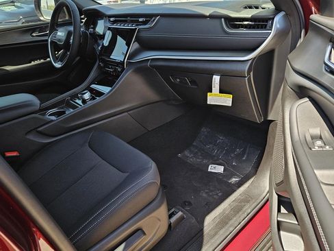 New 2026 Jeep Grand Cherokee L Laredo image 8