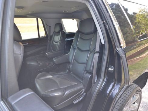 Used 2018 Cadillac Escalade Luxury AWD/4WD image 28
