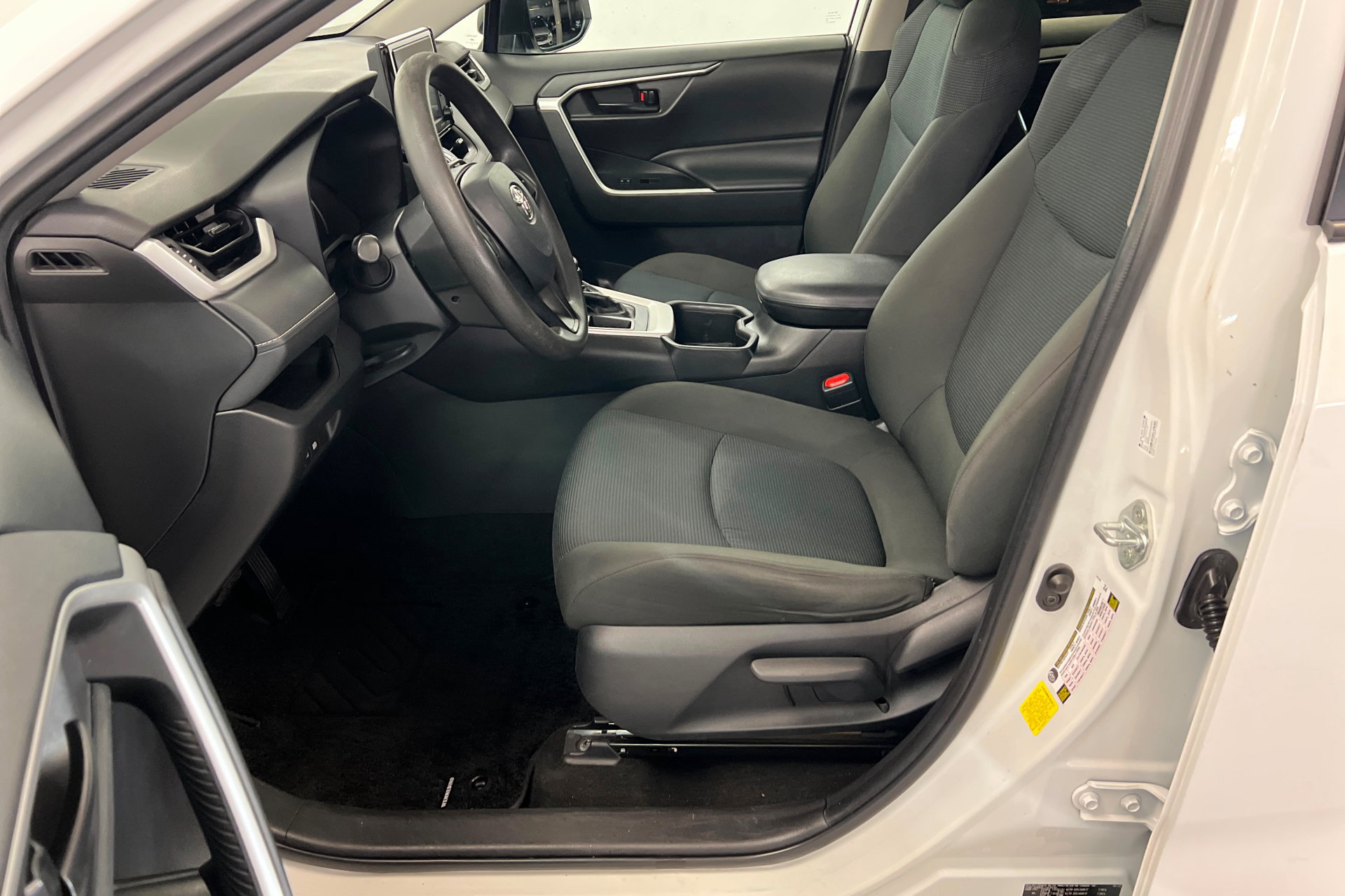 Used 2022 Toyota RAV4 LE FWD image 18