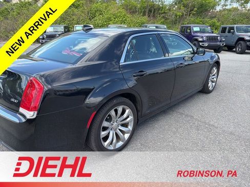 Used 2019 Chrysler 300 Touring w/ Quick Order Package 2EF RWD image 7