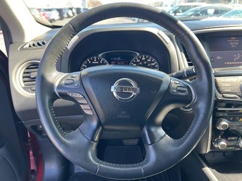 Used 2017 Nissan Pathfinder SV image 13