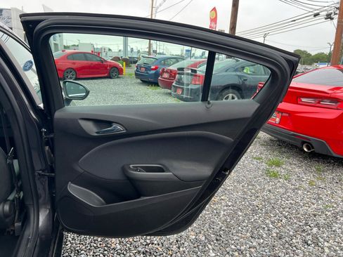 Used 2017 Chevrolet Cruze LT FWD image 15