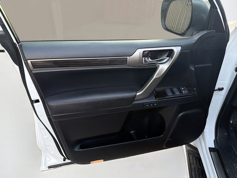 Used 2017 Lexus GX 460 image 20