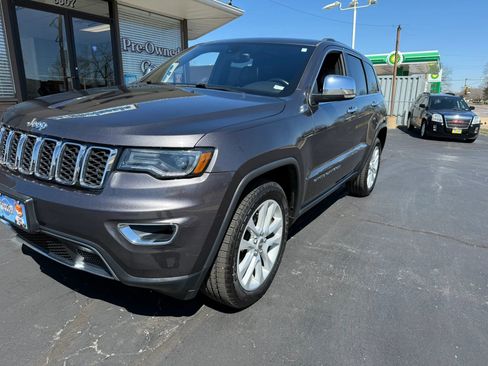 Used 2017 Jeep Grand Cherokee Limited w/ Luxury Group II image 3