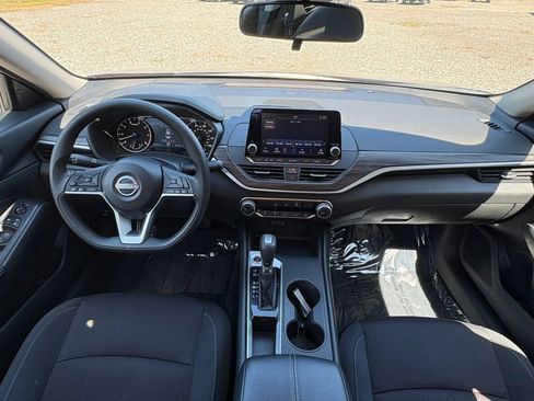 Used 2025 Nissan Altima 2.5 SV FWD image 4