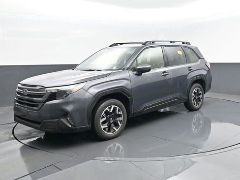 Used 2025 Subaru Forester Premium image 1