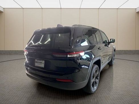 Certified 2025 Jeep Grand Cherokee Limited w/ Luxury Tech Group II AWD/4WD image 5