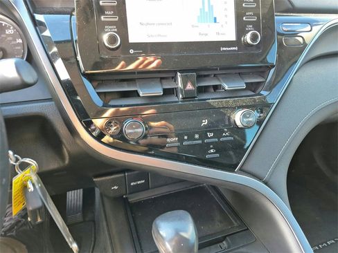 Used 2022 Toyota Camry SE image 24