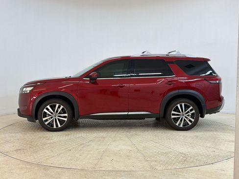 Used 2025 Nissan Pathfinder Platinum w/ Black Appearance Package AWD/4WD image 2