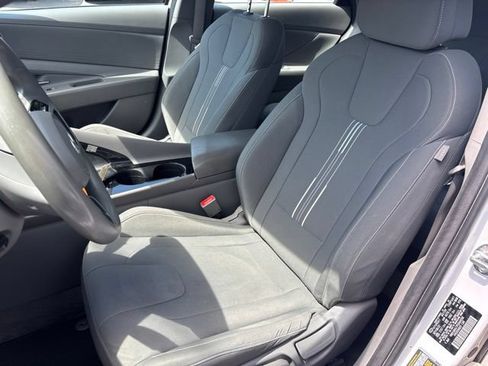 Used 2023 Hyundai Elantra Blue FWD image 9