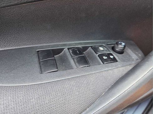 Used 2020 Toyota Corolla LE FWD image 21