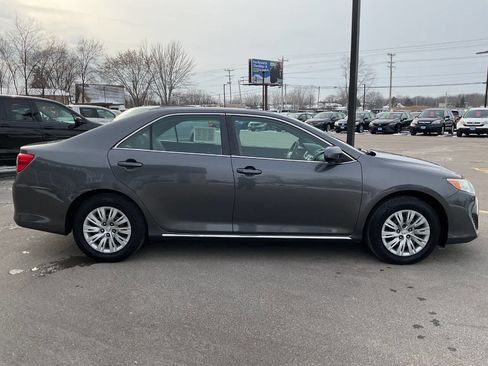 Used 2014 Toyota Camry LE image 9