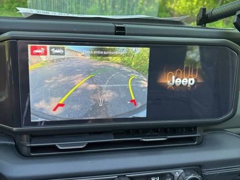 Used 2024 Jeep Wrangler High Altitude AWD/4WD image 17
