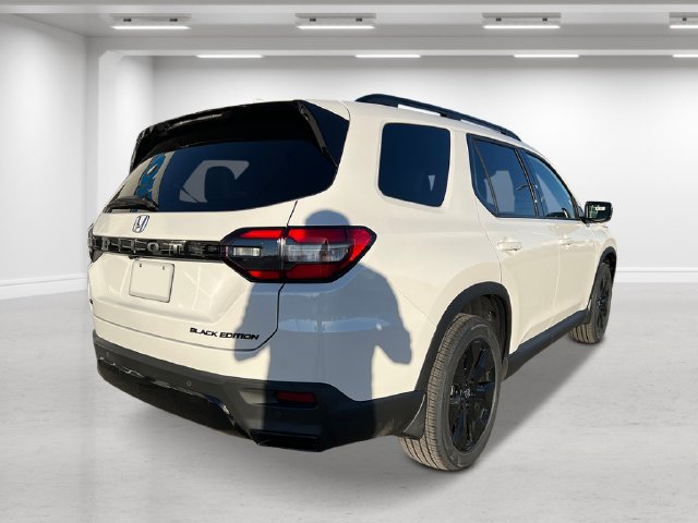 New 2026 Honda Pilot Black Edition image 3