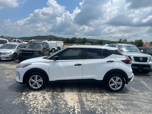 Used 2022 Nissan Kicks S FWD image 6