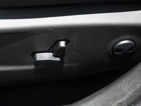 Used 2023 Chrysler 300 Touring L RWD image 15