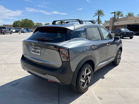 Used 2026 Nissan Kicks SV w/ Charging Package FWD image 5