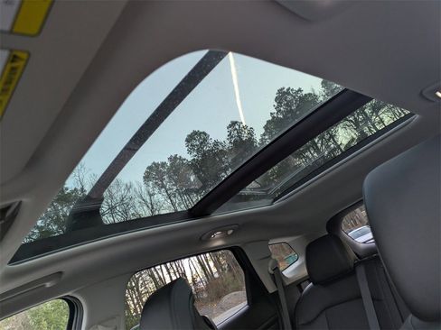 Used 2025 Kia Sportage SX image 20