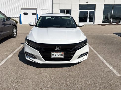 Used 2018 Honda Accord Touring image 2